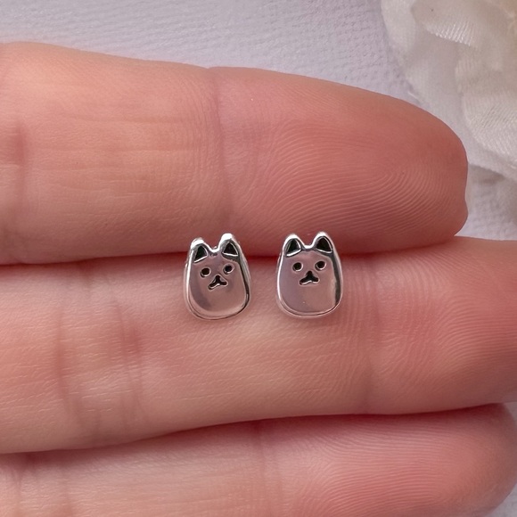 Cat stud earrings in 925 sterling silver - Picture 1 of 5